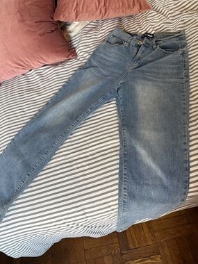 SIZE 5 FashionNova Classic Mid-Rise Light Blue Women's Jeans
